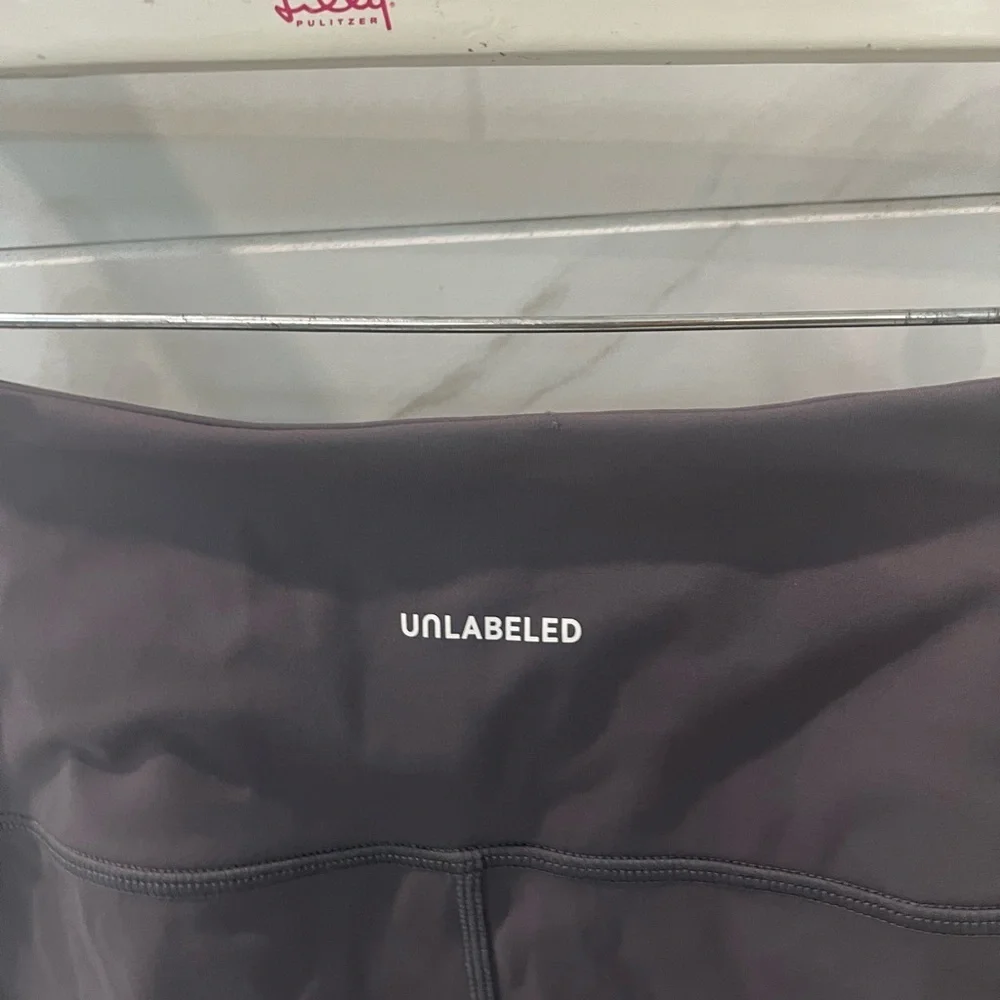 UNLABELED LEGGINGS - Picture 7 of 8